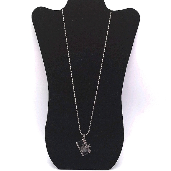 NEW CHICO'S 24" Rare Camera Pendant Statment Necklace in Silver - Picture 3 of 6